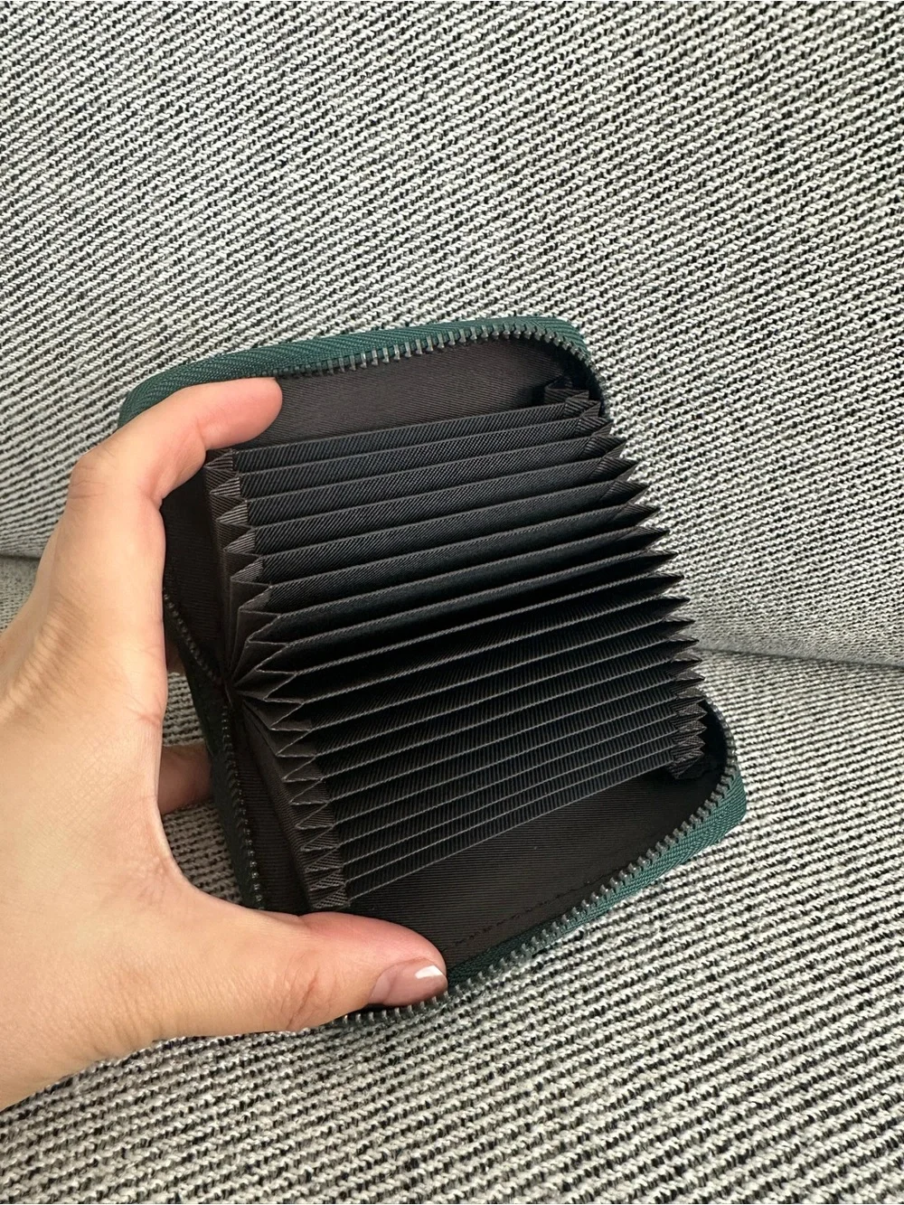 Woven Leather Zip-Around Card Holder Wallet/Card Case Green